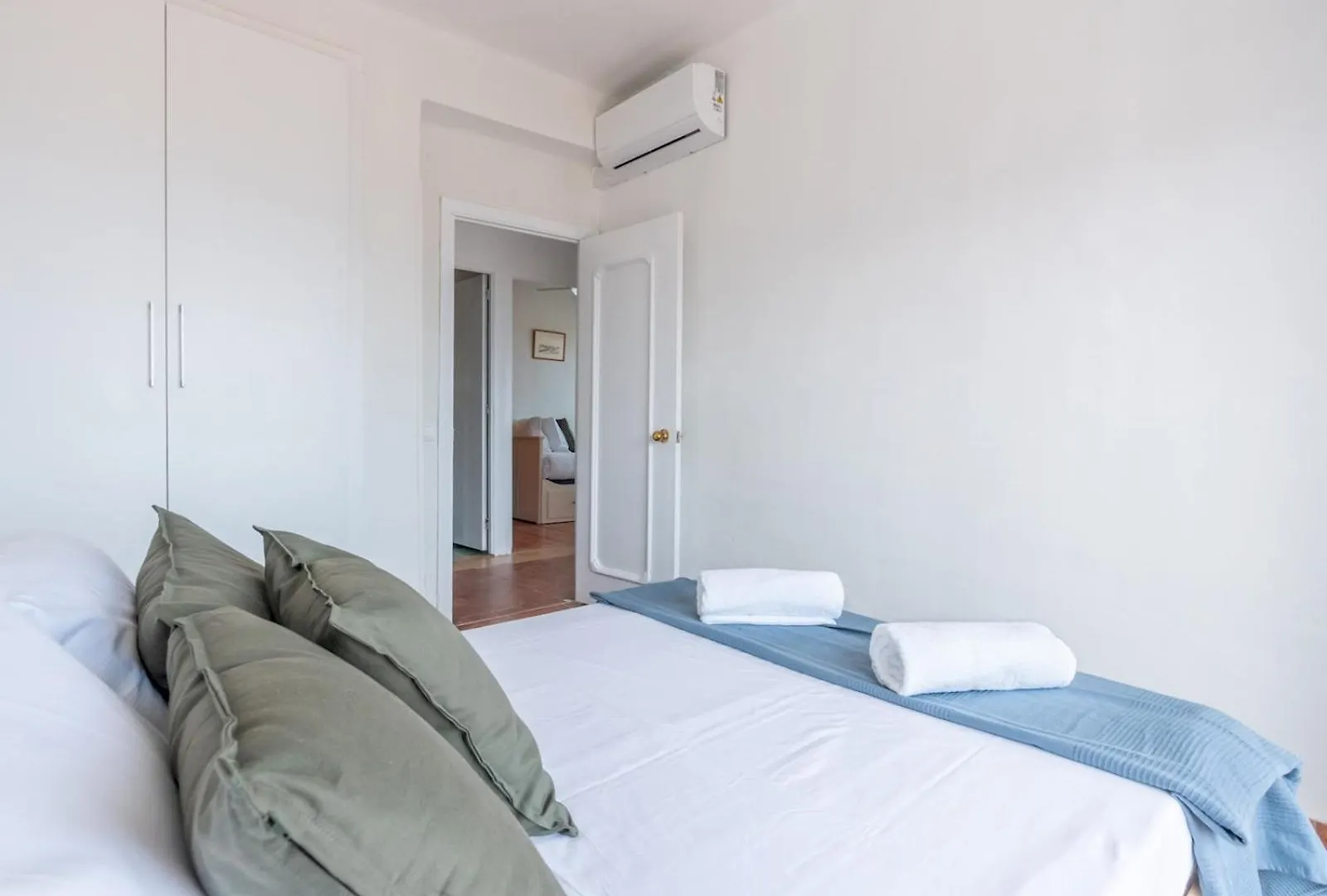 Entire Well Located 3 Bed Seaview Apartment Pass The Keys 베날마데나코스타 0*,  스페인