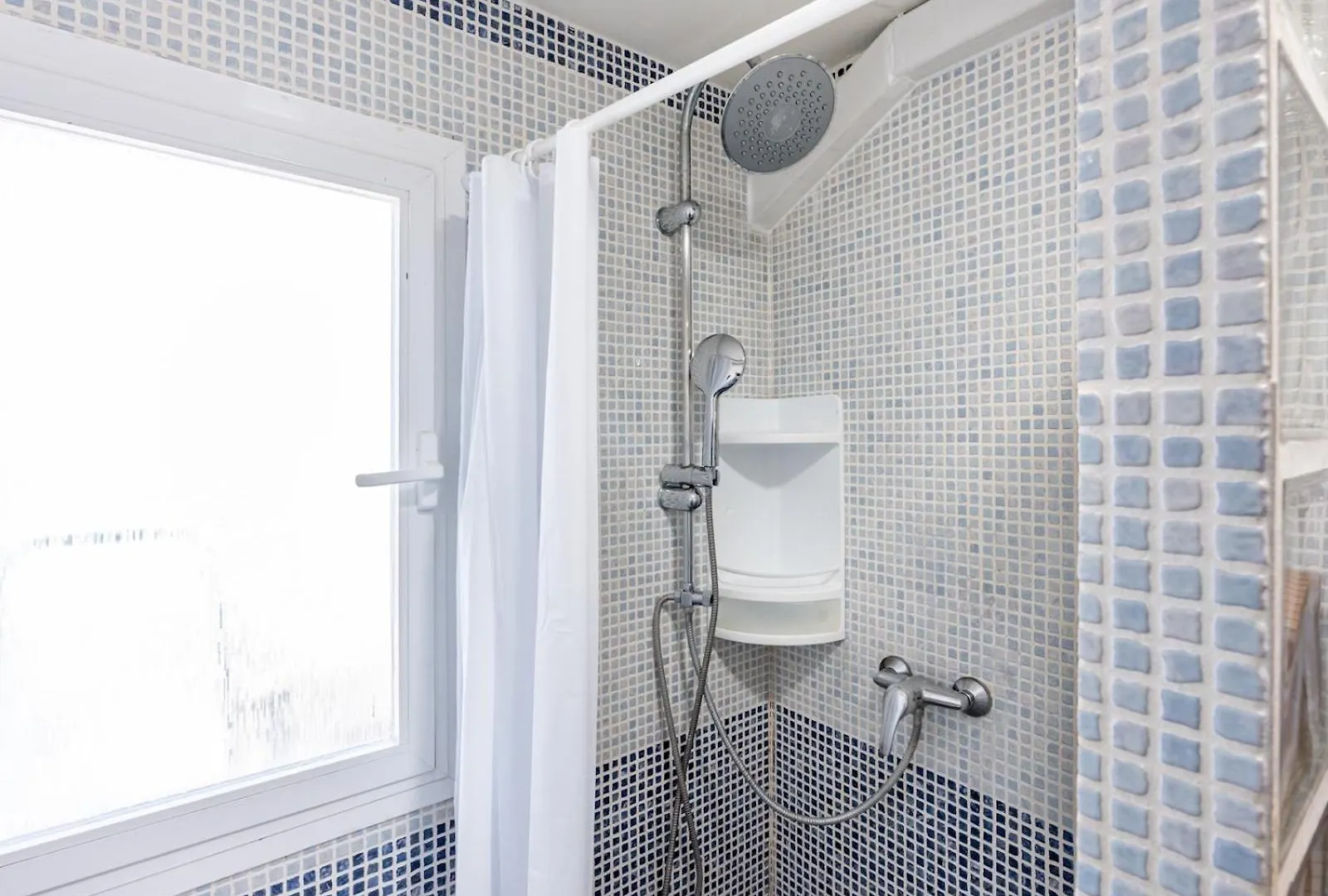 Entire Well Located 3 Bed Seaview Apartment Pass The Keys 베날마데나코스타