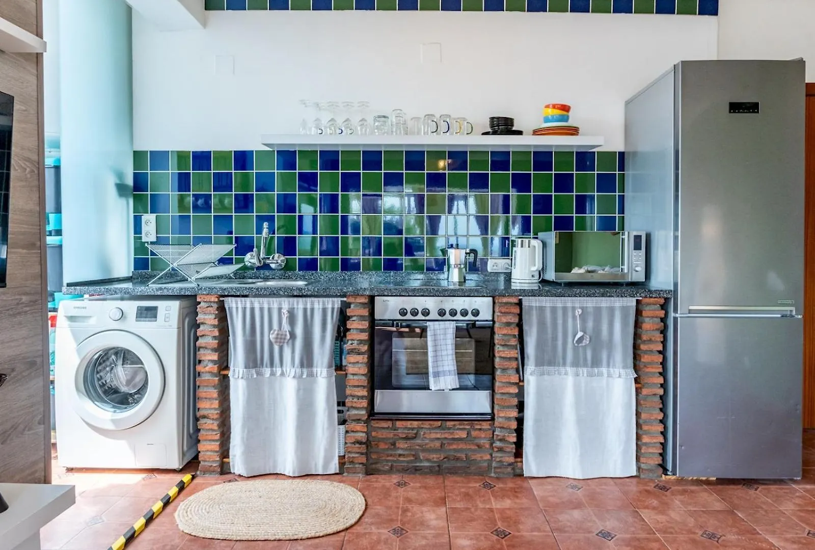Entire Well Located 3 Bed Seaview Apartment Pass The Keys 베날마데나코스타