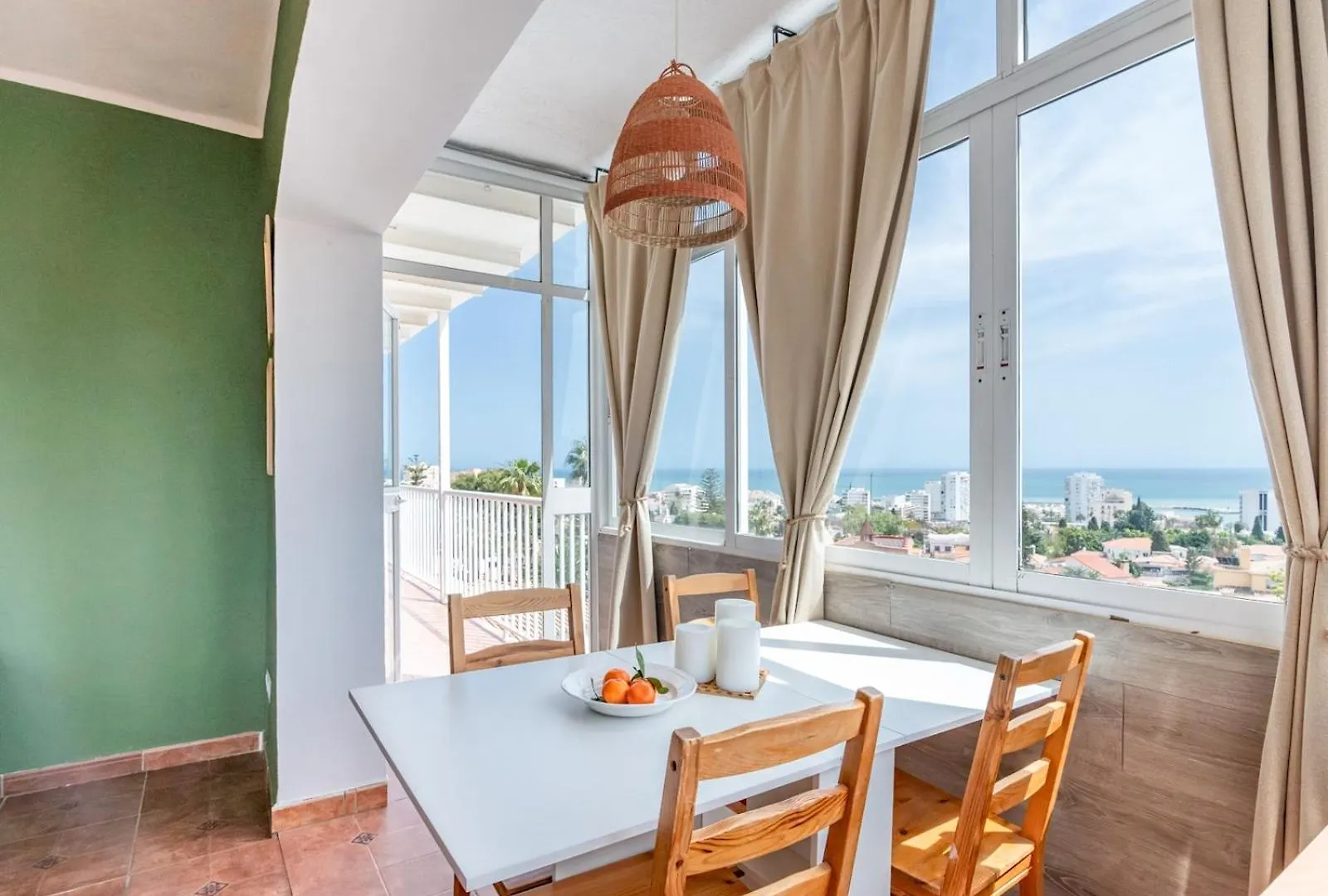 Entire Well Located 3 Bed Seaview Apartment Pass The Keys Benalmádena Spanje